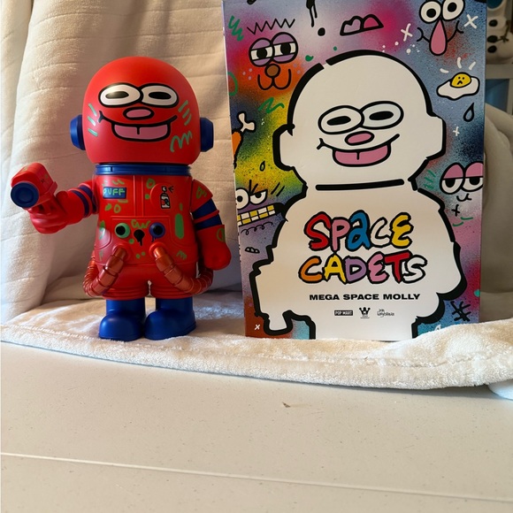 400% Mega Space Molly SPACE CADETS (Jon Burgerman series) — “Puff”